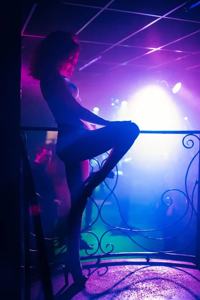 Silhouette Girl Dancer Posing Stage Nightclub — Stock Photo, Image