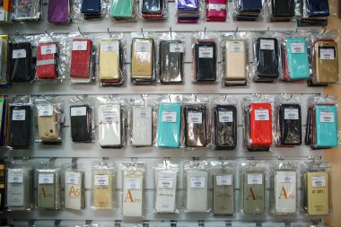 Vichuga, Rusya - 21 Nisan 2018: cep telefonu durumlarda bir perakende mağaza