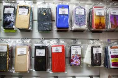 Vichuga, Rusya - 21 Nisan 2018: cep telefonu durumlarda bir perakende mağaza