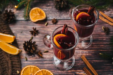 Mulled şarap, Noel sıcak içecek ile ek Aromatik baharatlar, narenciye