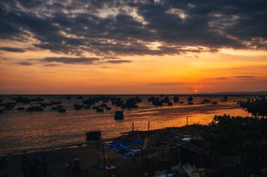 Vietnam denizde balıkçı tekneleri