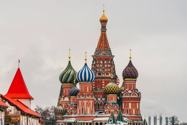 Catedral de São Basílio na Praça Vermelha, Moscou, Rússia — Fotografia de Stock