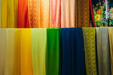 Da Lat, Vietnam - 9 Şubat 2017: İpek fabrikası Da Lat Xq ipek eşarplar