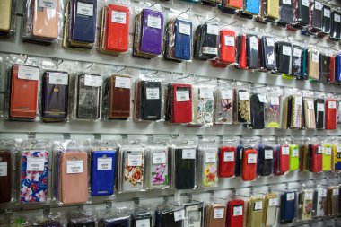 Vichuga, Rusya - 21 Nisan 2018: cep telefonu durumlarda bir perakende mağaza