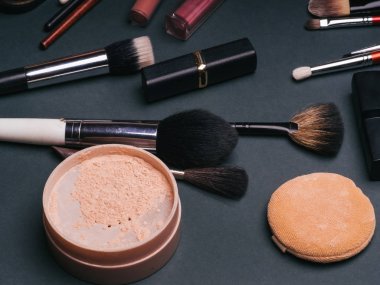 Kozmetik için yüz ve göz makyaj seti