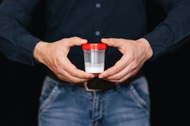 adam sperm bankası elinde tutuyor.