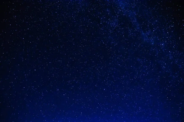 Étoiles sur la nuit ciel étoilé bleu foncé — Photo