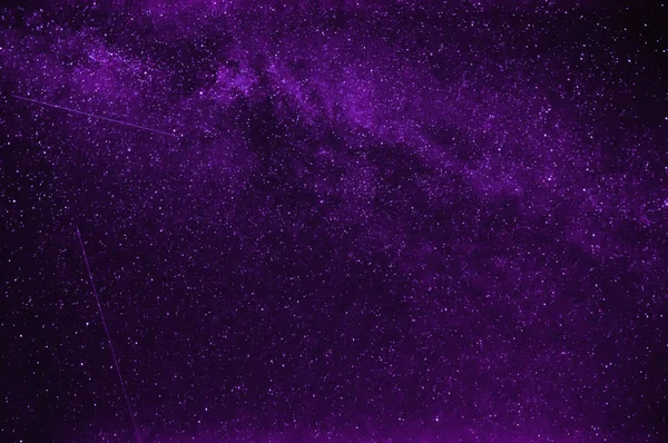 Stelle cadenti sullo sfondo un cielo notturno viola — Foto Stock