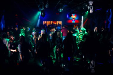 canlı konser bir partide insanlar bulanık kalabalık