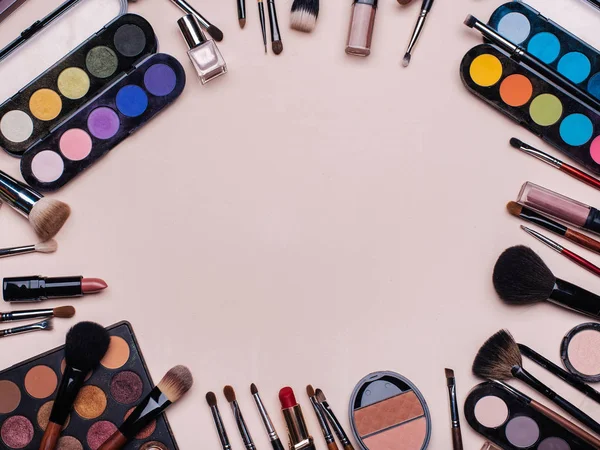 Zestaw profesjonalnych kosmetyków, narzędzi makijaż i Akcesoria kosmetyczne damskie — Zdjęcie stockowe