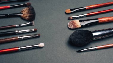 göz makyaj ve yüz cilt bakımı için fırçalar profesyonel set