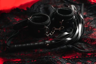 kırbaç ve Bdsm seks için dantel iç çamaşırı ile kelepçe