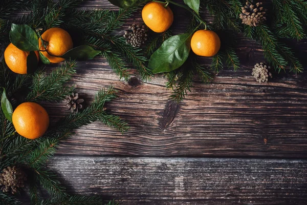 Mandalina Çam Dalları Çam Kozalakları Noel Arka Plan Tarçın Yıldız — Stok fotoğraf