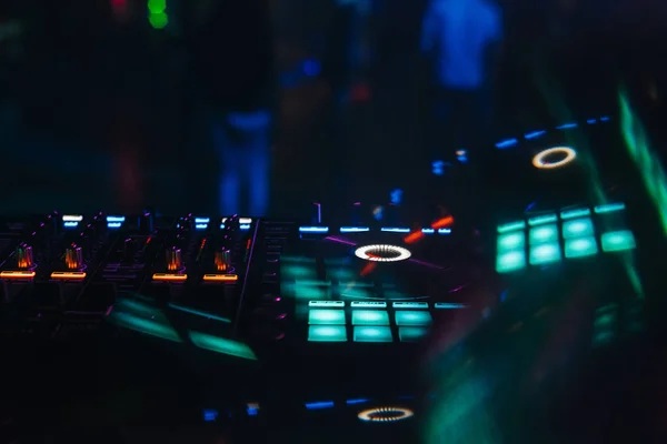 DJ mixer para misturar música e som — Fotografia de Stock