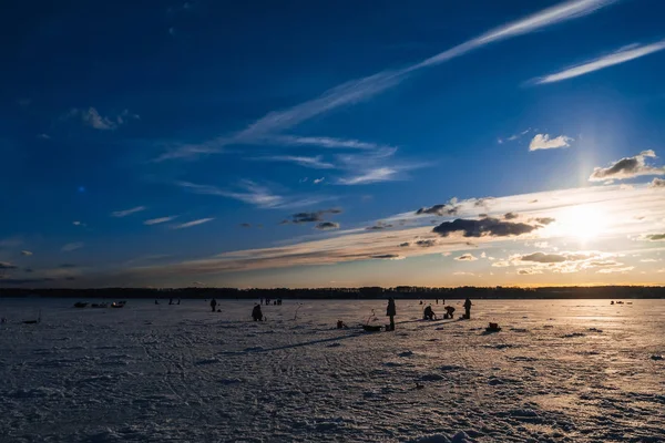 Silhouettes of fishermen fishing and ice screws in winter — Stock Photo, Image