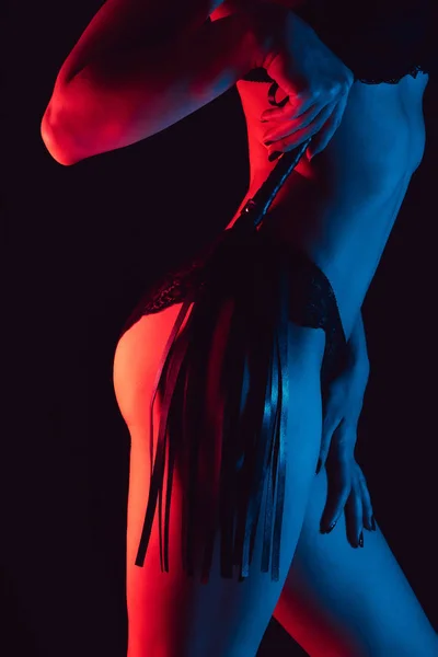 Menina sexy em lingerie com bela figura fina com chicote de couro — Fotografia de Stock