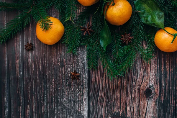 Mandalina Çam Dalları Çam Kozalakları Noel Arka Plan Tarçın Yıldız — Stok fotoğraf