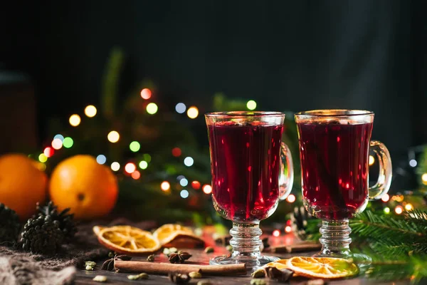 Glasses Mulled Wine Orange Slices Cinnamon Sticks Spices Christmas Decor — Stock Photo, Image