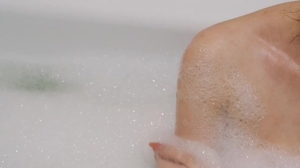 Slow Motion View Woman Washing Her Shoulder Bath — Stock Video