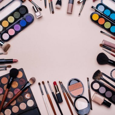 Kadın güzelliği için profesyonel kozmetik, makyaj araçları ve aksesuarları seti