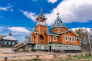 Rusya'da Hıristiyan Ortodoks dininin modern kırsal ahşap Kilisesi
