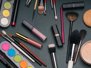 kozmetik makyaj ve cilt bakımı ve erkek güzellik için profesyonel set