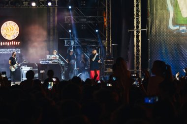 Kineshma, Rusya - 30 Ağustos 2018: Popüler Rus rap şarkıcısı Basta canlı konserde