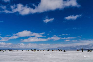 birçok erkek balıkçılar kış balıkçılık hakkında tutkulu