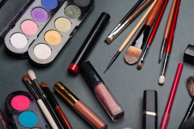 makyaj ve yüz cilt güzelliği için ayarlanmış profesyonel kadın kozmetik