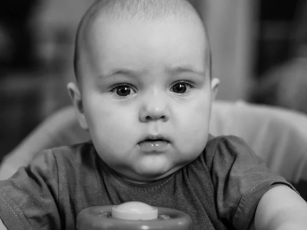 Fekete-fehér szoros portréja Baby Boy — Stock Fotó