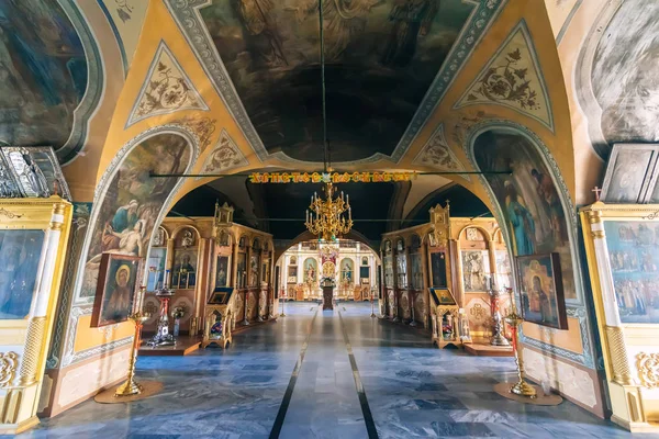 보즈드비체니 빌리지, 이바노보 지역, 러시아 - 2019년 5월 05일: 러시아 보즈드비체니 마을의 거룩한 십자가 승영의 고대 교회에 그려진 내부 — 스톡 사진