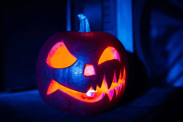 Halloween-Laternenumzug in der Nacht — Stockfoto