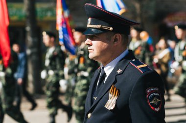 Vichuga, Rusya-9 Mayıs 2018: Dünya Savaşı 'nda zafer onuruna bir Mart 'ta adamın portresi