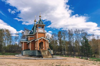 Rusya'da Hıristiyan Ortodoks dininin modern kırsal ahşap Kilisesi