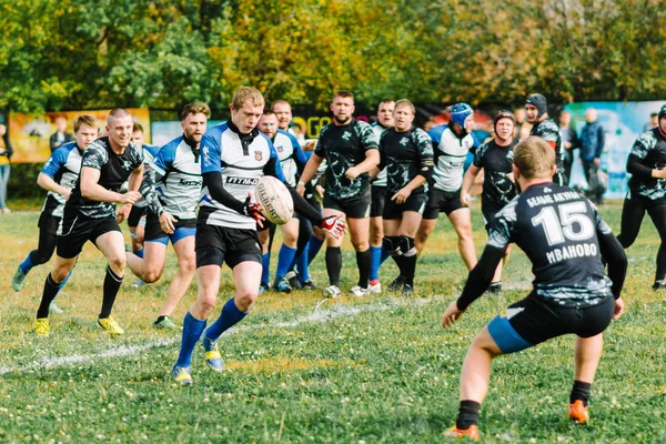 IVANOVO, RUSSIA - SEPTEMBER 12, 2015: Men's Rugby championship between White Shark teams and the Flagship — Stock Photo, Image