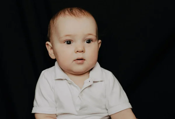 Portré kifejező aranyos kis baba fiú — Stock Fotó