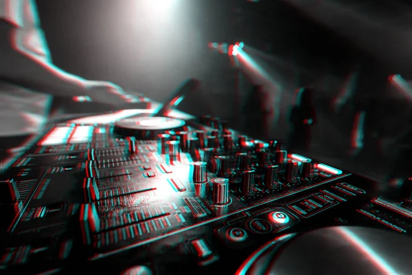 Zene-keverő DJ vezérlő Tanács elektronikus zene szakmai keveréséhez — Stock Fotó