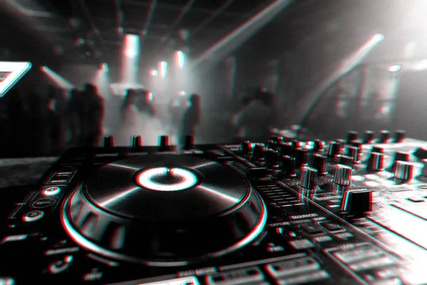 elektronik müzik karıştırma için profesyonel DJ denetleyici