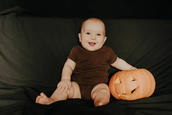 Happy little boy kid laughing with Halloween pumpkin Jack — Stock Photo, Image