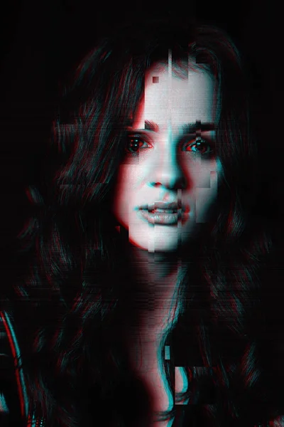 Portrait noir et blanc d'une belle fille avec effet glitch 3D — Photo