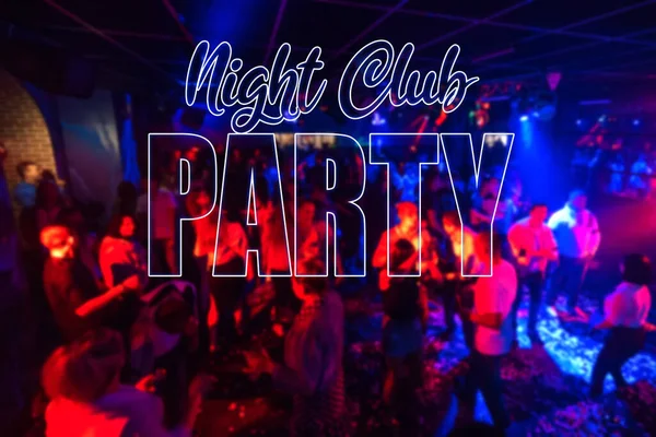 Inscrição Night Club Party no fundo de silhuetas borradas de pessoas — Fotografia de Stock