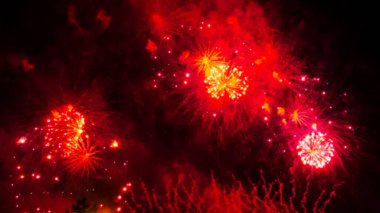 Bulanık çok renkli havai fişekler.