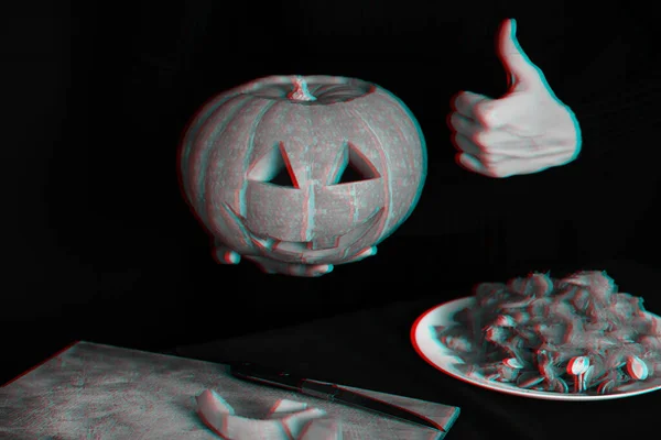 Homemade orange pumpkin for Halloween in the hands of a woman — Stock Photo, Image