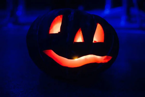 Halloween pumpkin lantern Jack at night at the autumn — Stock Photo, Image