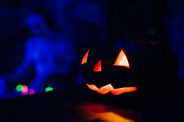 Halloween pumpkin lantern Jack at night at the autumn — Stock Photo, Image