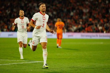 Matty Cash, Hollanda ve Polonya milli takımları arasında oynanan Dünya Kupası 2026 Avrupa ön eleme maçında gol attıktan sonra kutlama yaparken görüldü (Maciej Rogowski / Ball Raw Images)