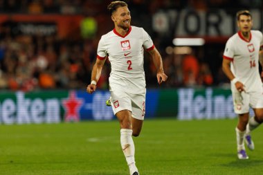 Matty Cash, Hollanda ve Polonya milli takımları arasında oynanan Dünya Kupası 2026 Avrupa ön eleme maçında gol attıktan sonra kutlama yaparken görüldü (Maciej Rogowski / Ball Raw Images)