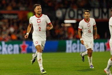 Matty Cash, Hollanda ve Polonya milli takımları arasında oynanan Dünya Kupası 2026 Avrupa ön eleme maçında gol attıktan sonra kutlama yaparken görüldü (Maciej Rogowski / Ball Raw Images)