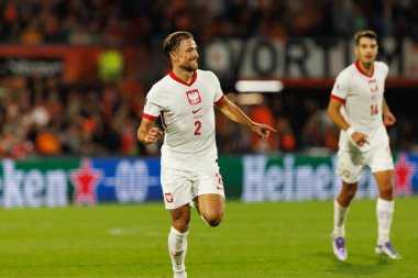 Matty Cash, Hollanda ve Polonya milli takımları arasında oynanan Dünya Kupası 2026 Avrupa ön eleme maçında gol attıktan sonra kutlama yaparken görüldü (Maciej Rogowski / Ball Raw Images)