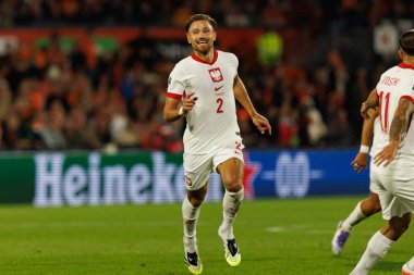 Matty Cash, Hollanda ve Polonya milli takımları arasında oynanan Dünya Kupası 2026 Avrupa ön eleme maçında gol attıktan sonra kutlama yaparken görüldü (Maciej Rogowski / Ball Raw Images)